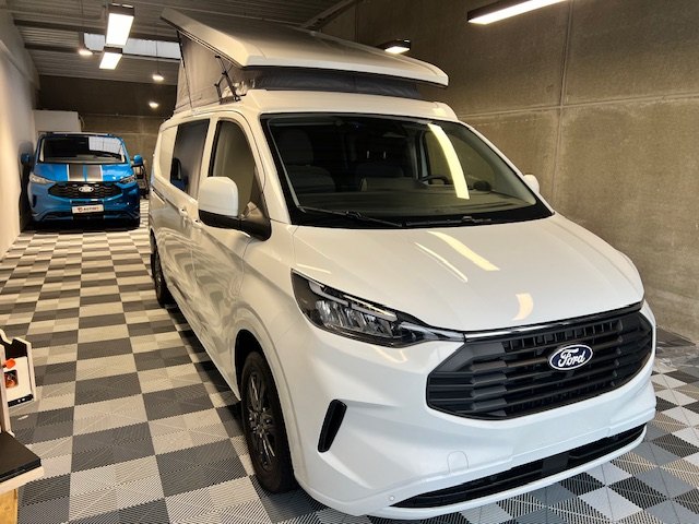 Transit Custom dans le showroom