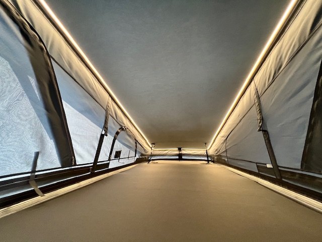 Intérieur du toit relevable avec éclairage LED