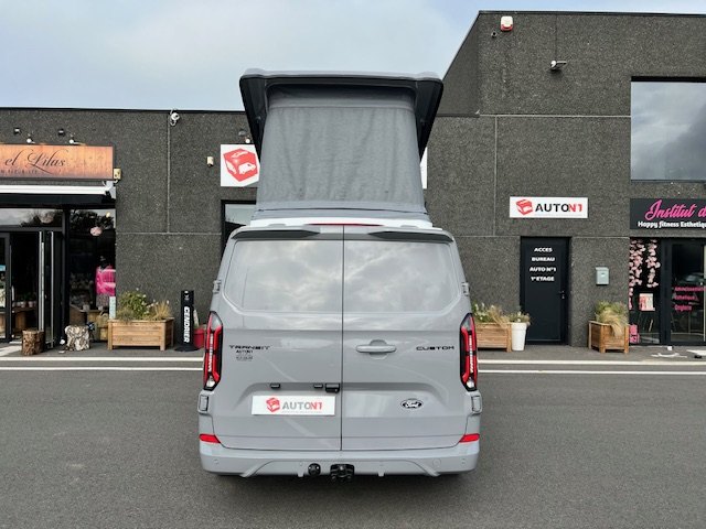 Toit relevable ouvert, vue de face