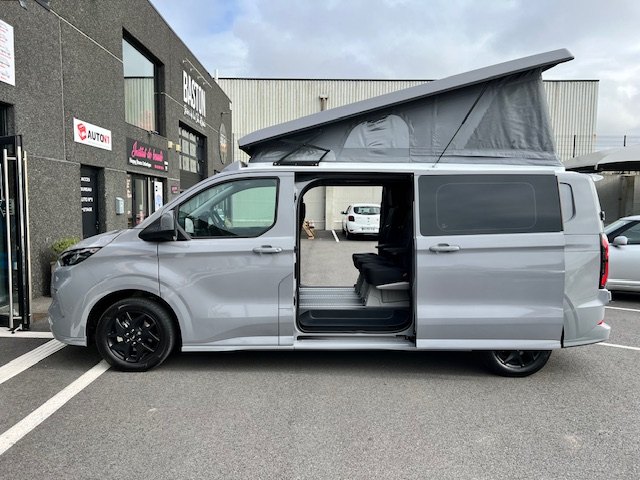 Transit Custom gris toit relevable et sièges déposés